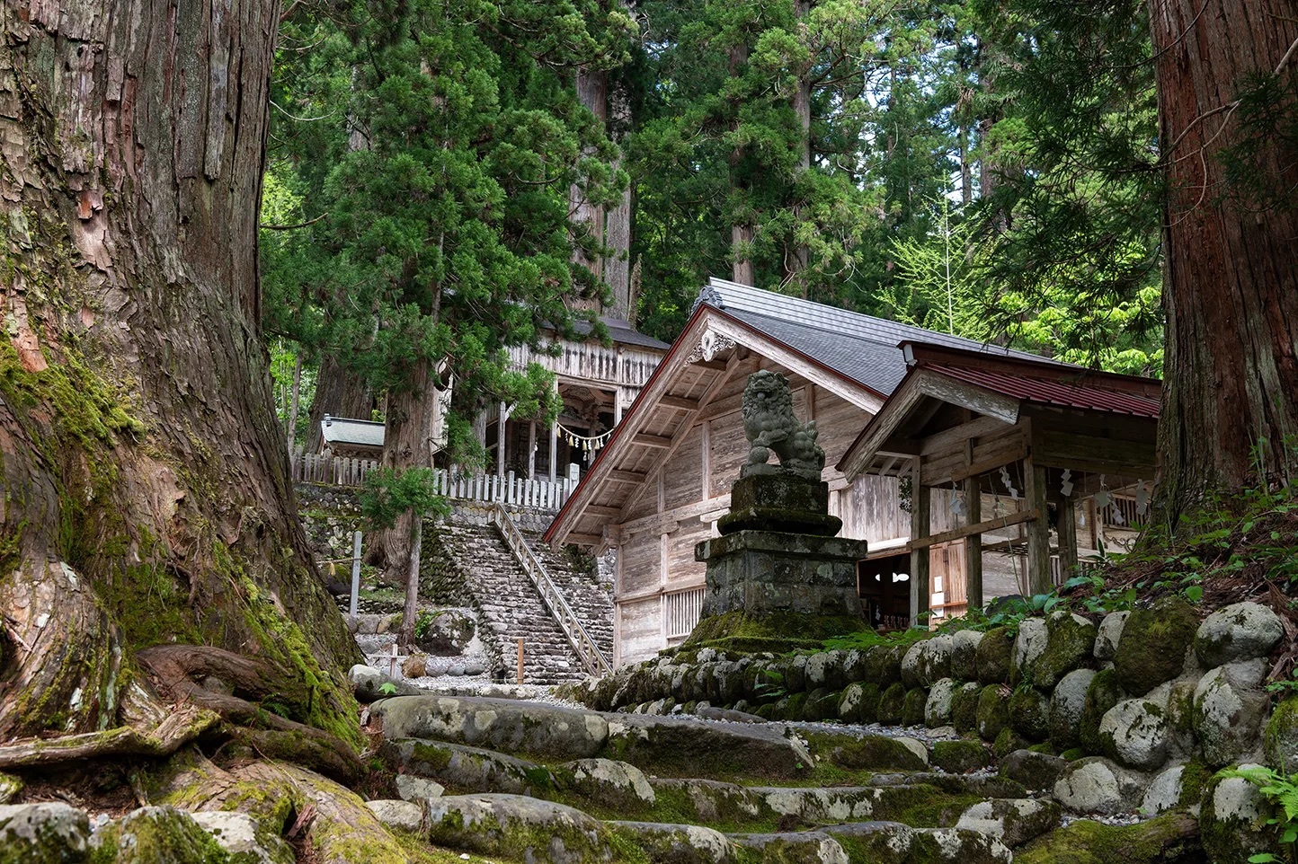  白山中居神社