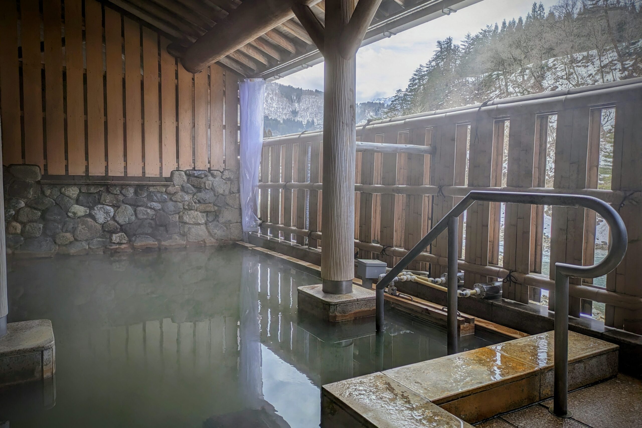 白川郷の湯　露天風呂