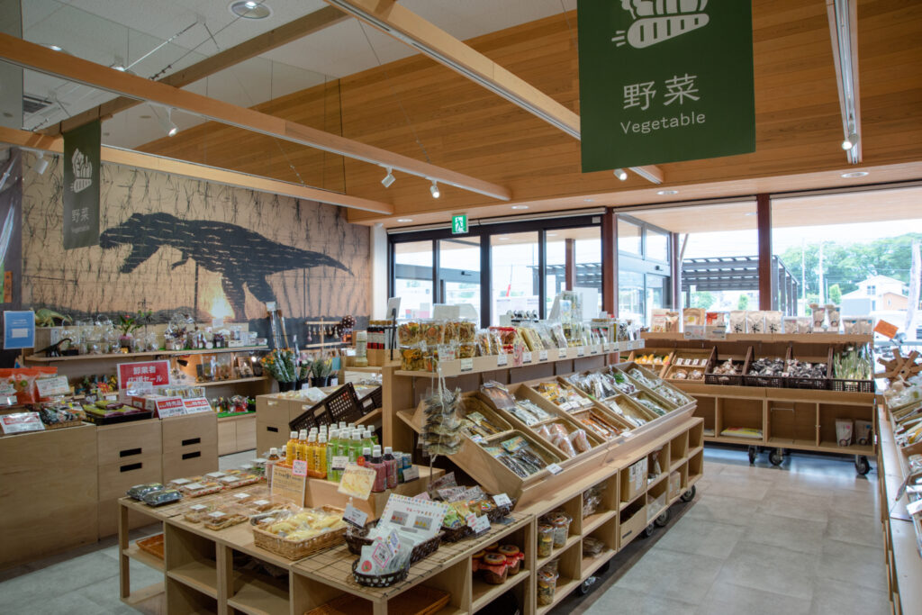 道の駅恐竜渓谷かつやまの館内